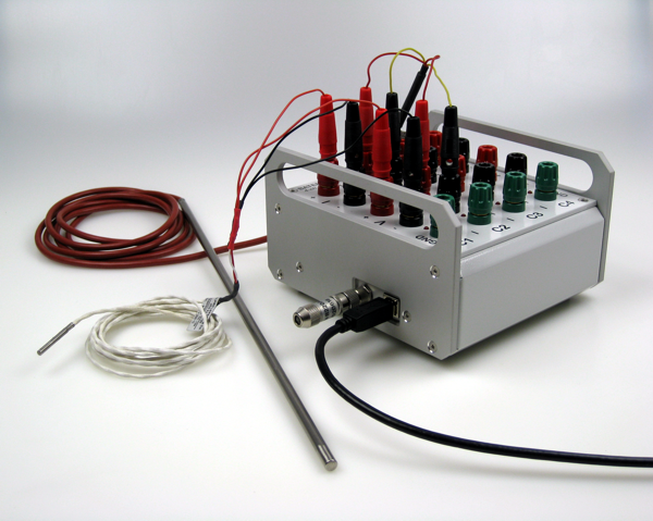 UT-ONE S04A  with connected 10 kΩ Therimistor (C1), Pt100 probe (C2) and Ambient probe