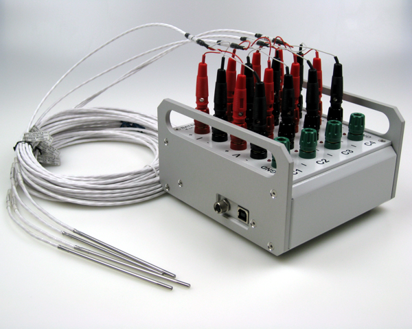 UT-ONE S04A  with connected four Pt100 probes