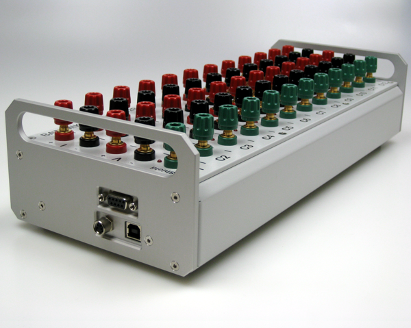 UT-ONE S12B Gold plated Banana conectors